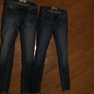 2 pair of size 0 Hollister skinny jeans!